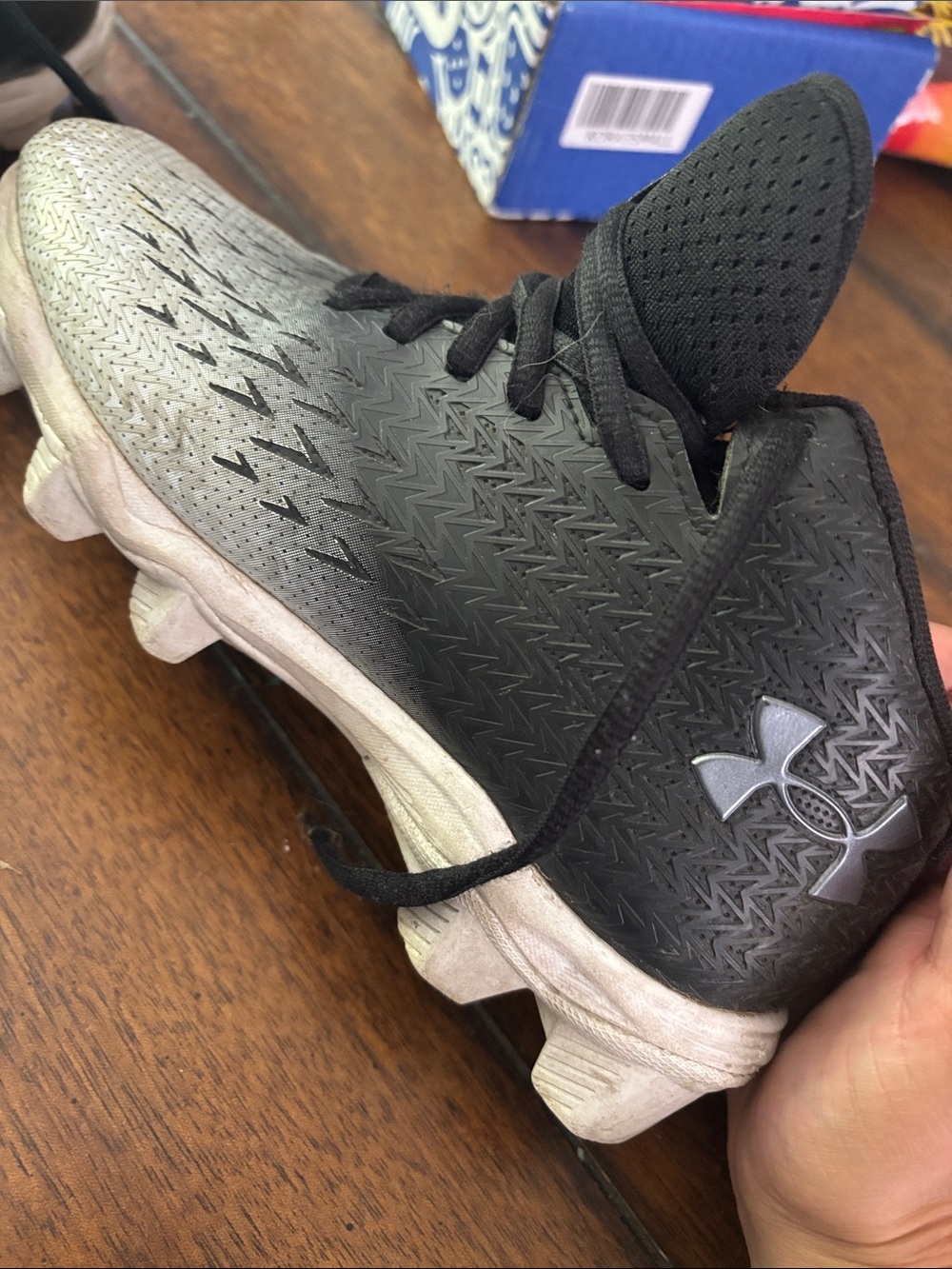 Under Armour Kids Black and Gray larosse Cleats